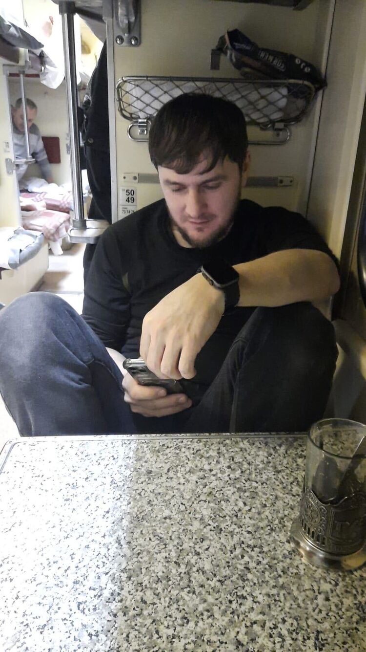  40968972  , 28 ,    