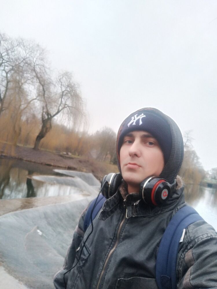  19623832  Dima, 32 ,    