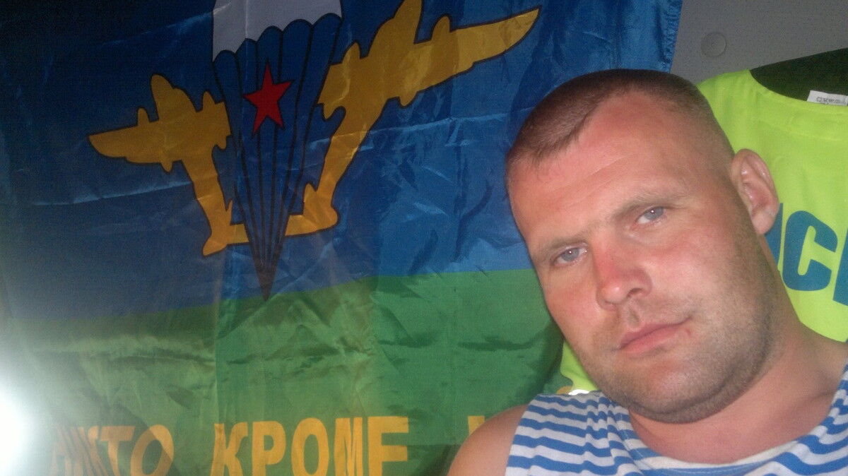  8107942  Sergei, 40 ,    