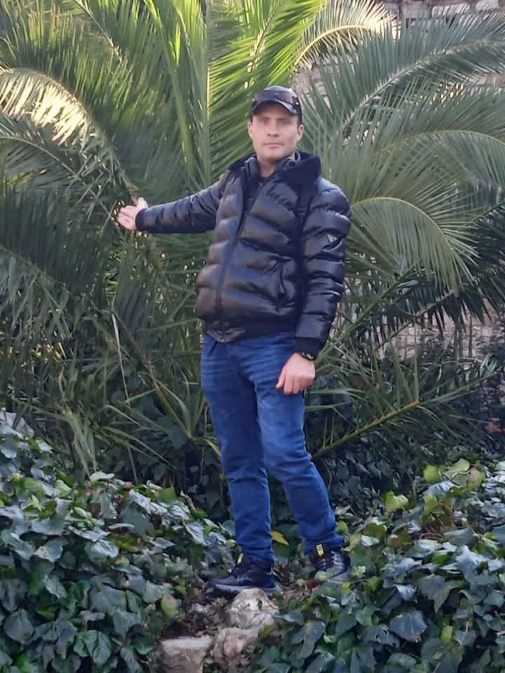  49146472  Alexandru, 37 ,    