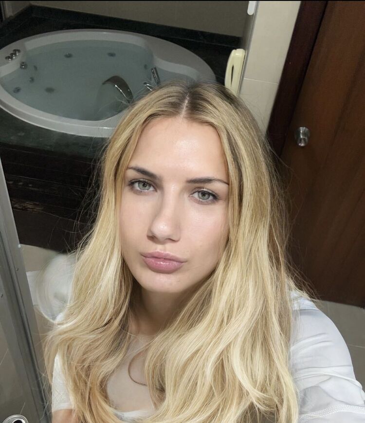  51189172  Lena, 22 ,    