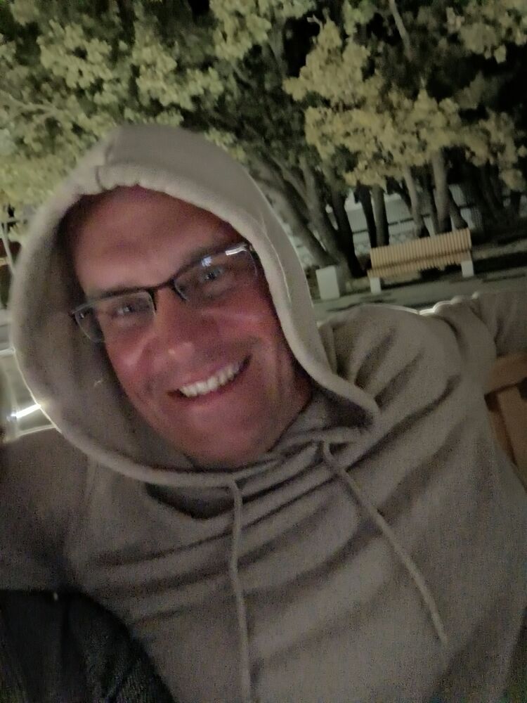  50693602  Anton, 44 ,    