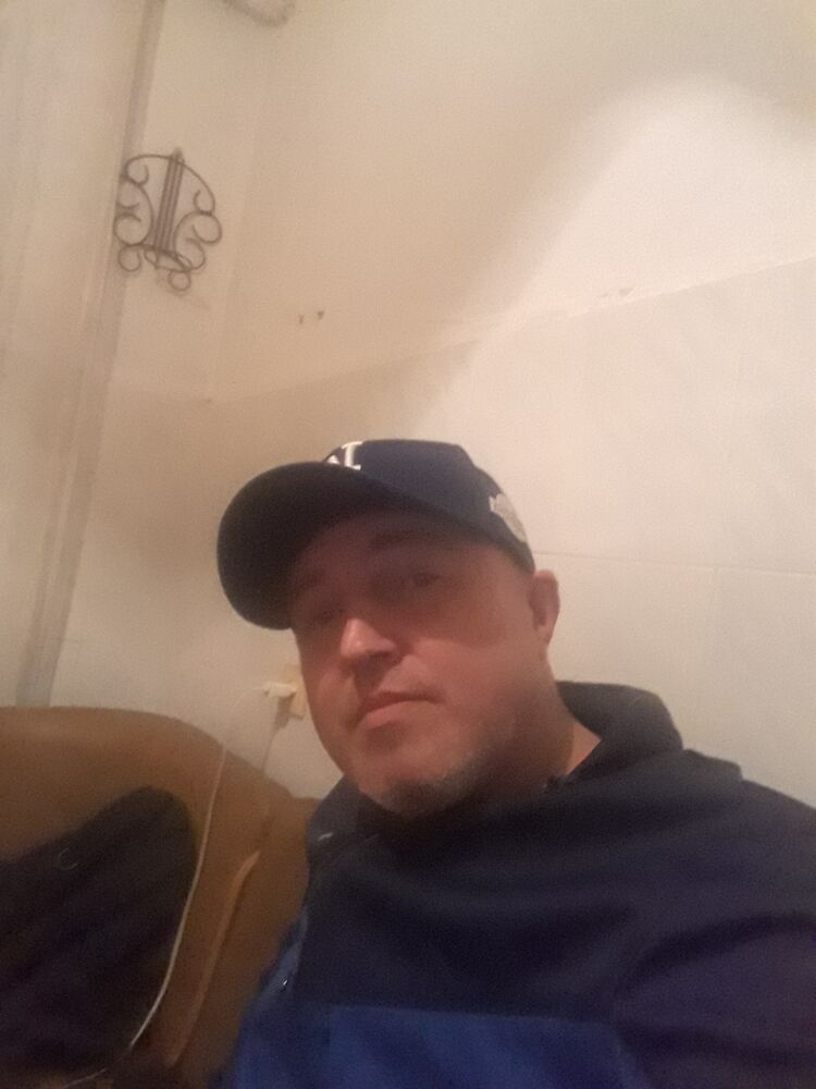  Canary Wharf,   Romario, 45 ,   ,   