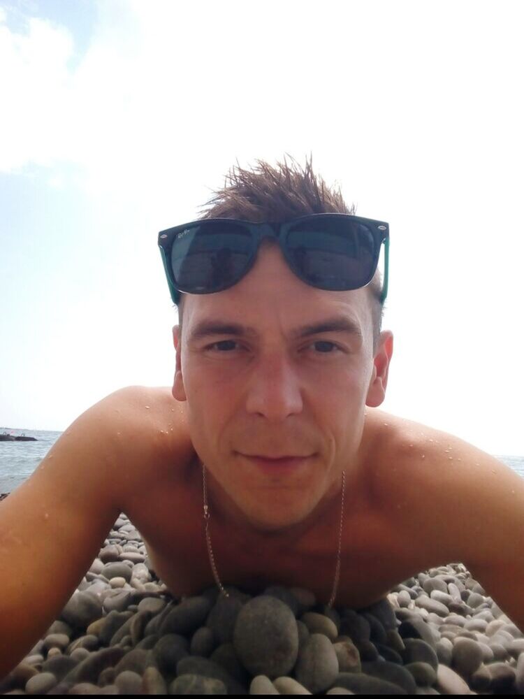  -,   Adel, 34 ,   ,   , c , 