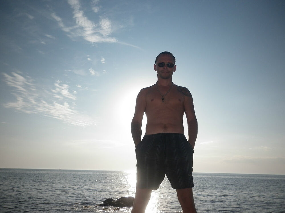  7856992  AnGil, 51 ,    