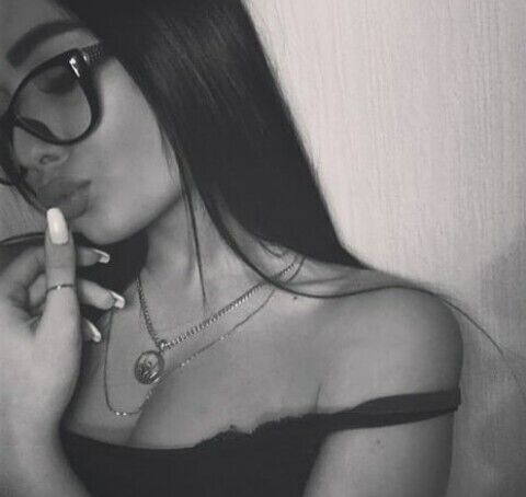  ,   Viki, 27 ,   ,   