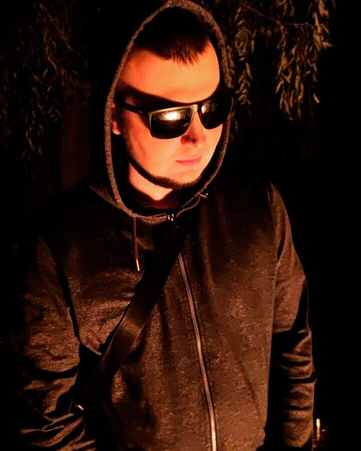  31371682  Stanislav, 26 ,    