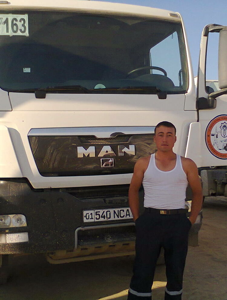  ,   Alik, 35 ,   