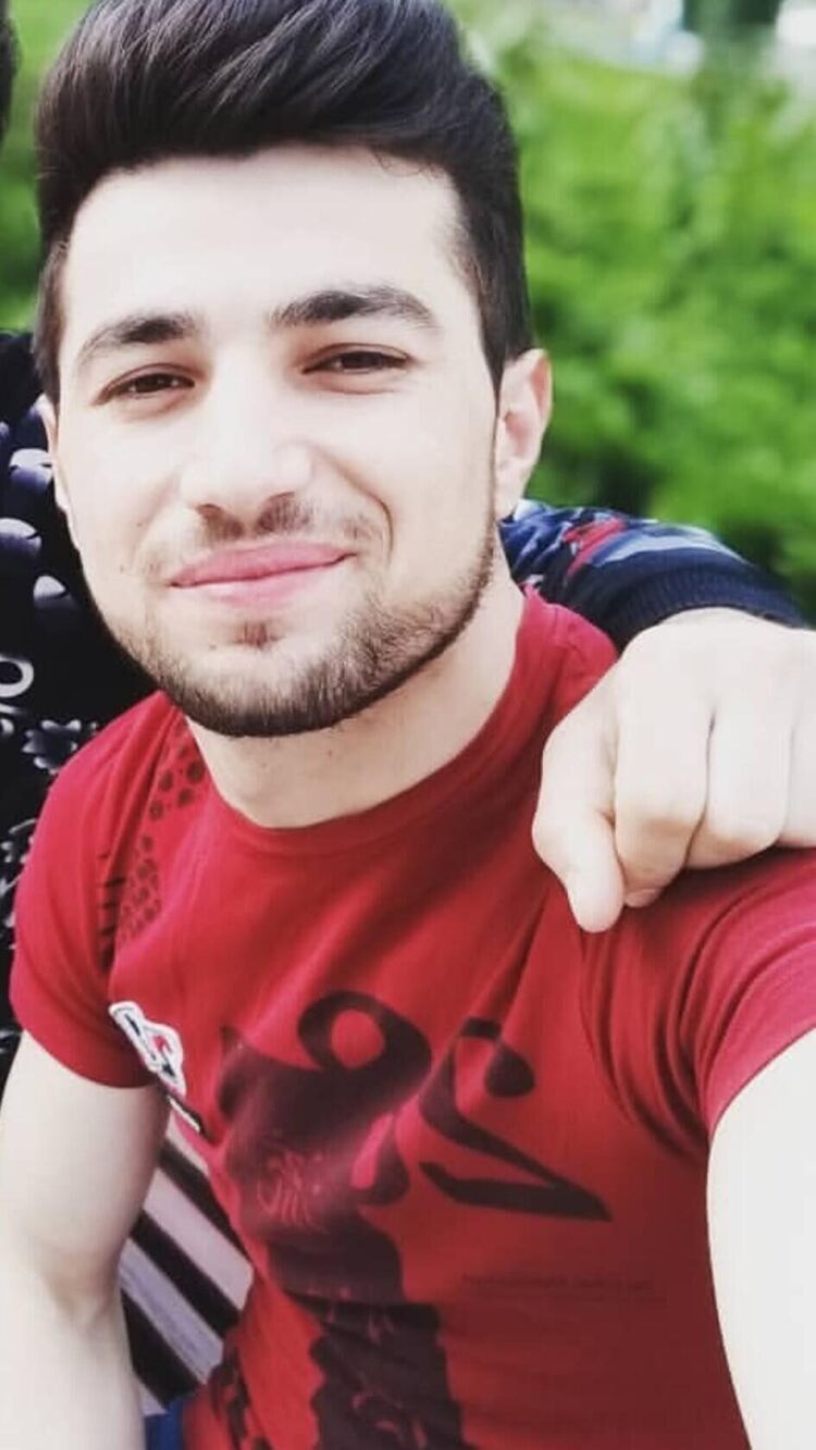 ,   Goga, 32 ,   ,   