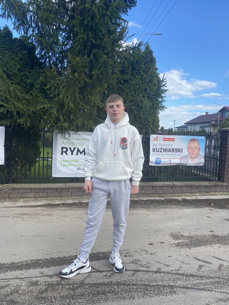  ,   Vlad, 18 ,   ,   