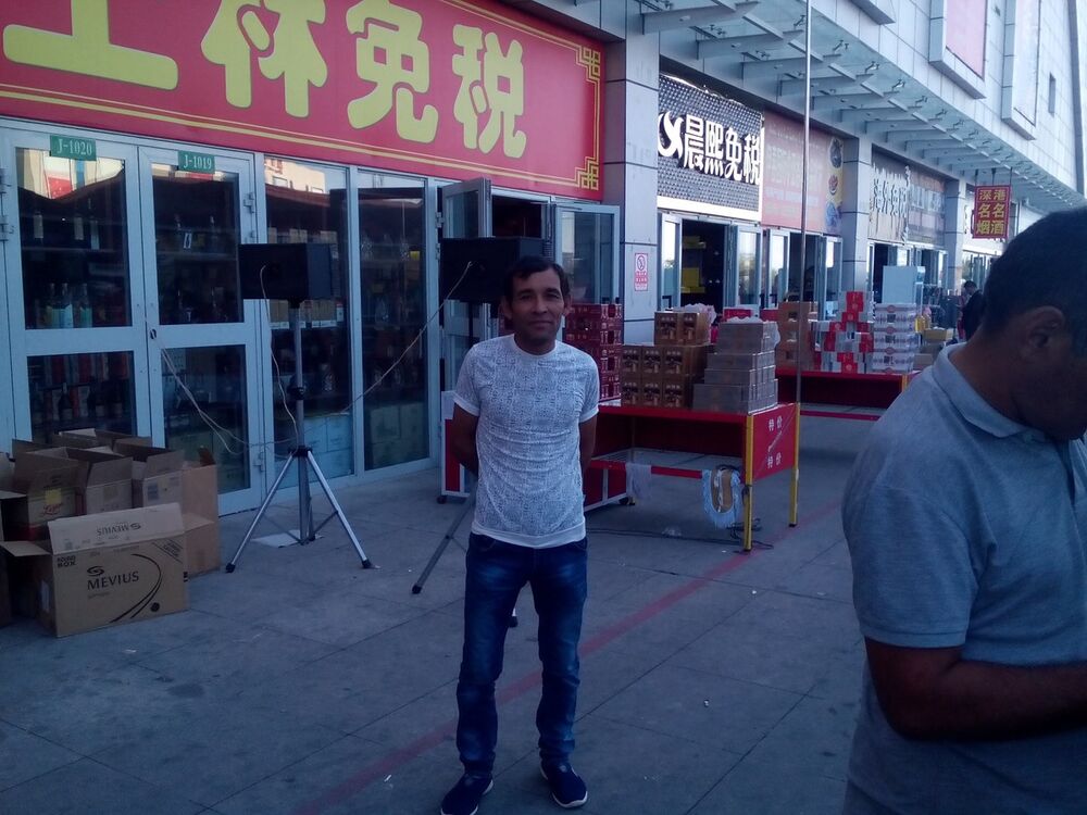  18522832  Rustam, 46 ,    