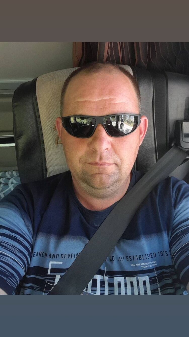  -,   Igor, 40 ,   ,   