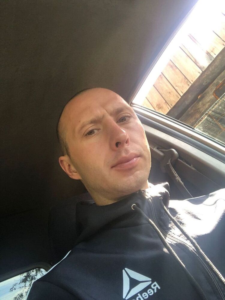  ,   Artem, 33 ,   ,   