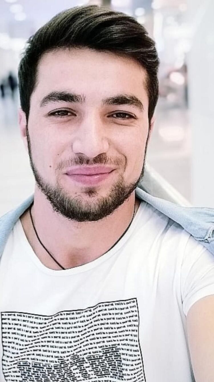  ,   Goga, 32 ,   ,   