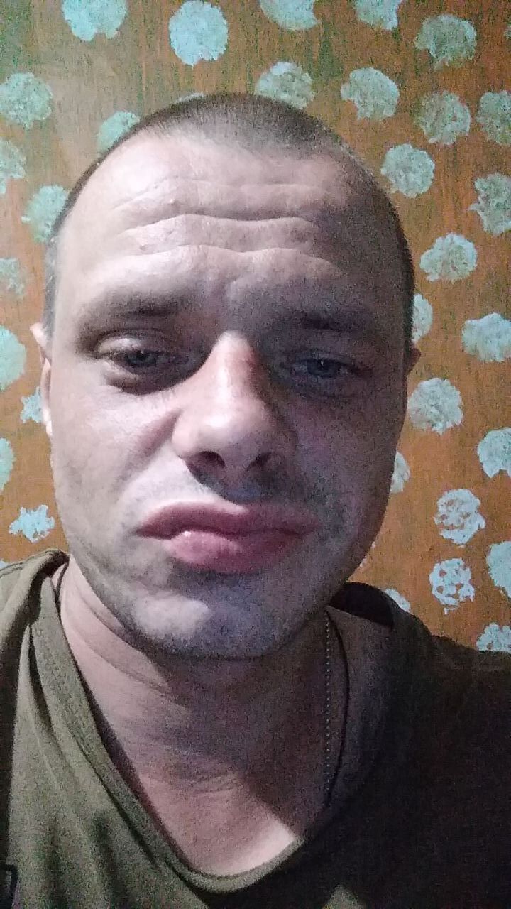  35617492  Roman, 32 ,    