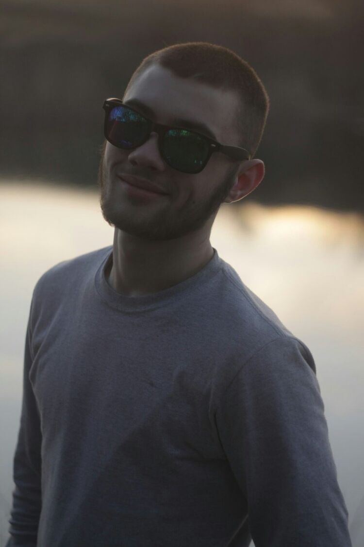  10868862  Denis, 27 ,    