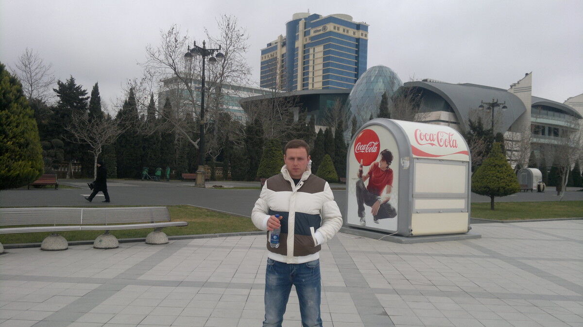  5648922  Lasha, 36 ,    