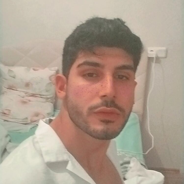  48395442  Emirkan, 24 ,    
