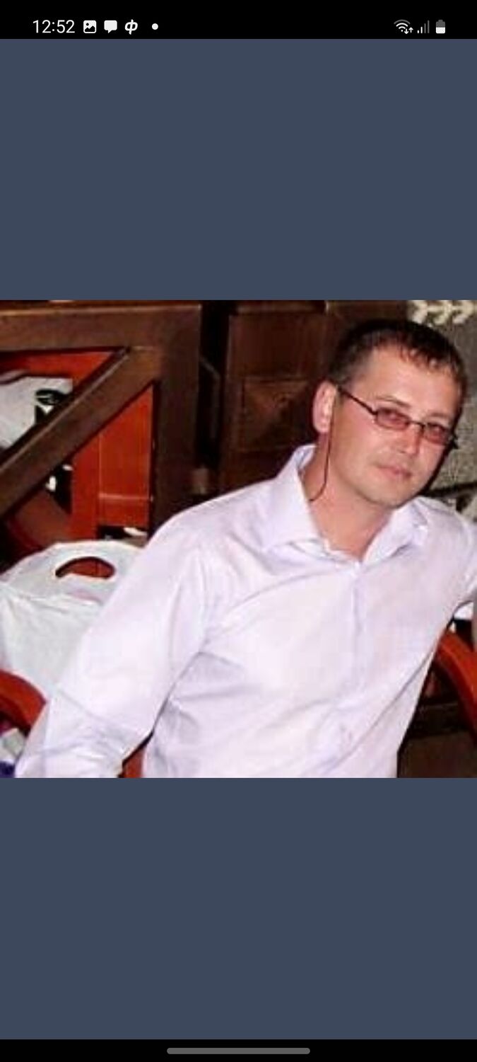  44284222  Andrei, 48 ,    