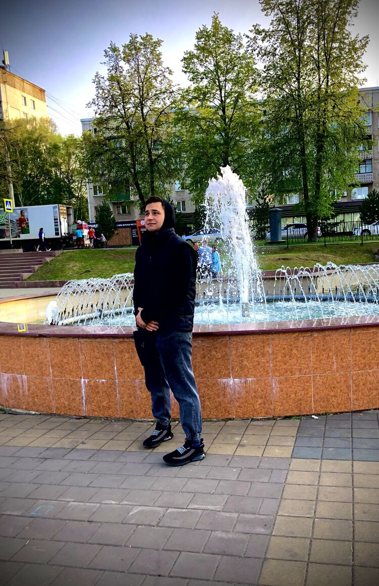  36878722  Maks, 23 ,    