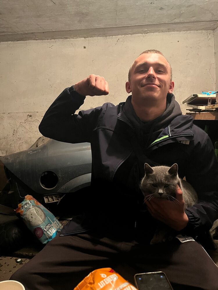  52539352  Stanislav, 26 ,    