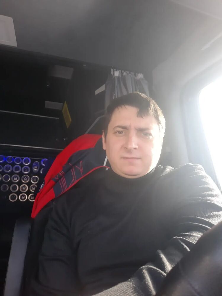 45737412  Vladimir, 37 ,    