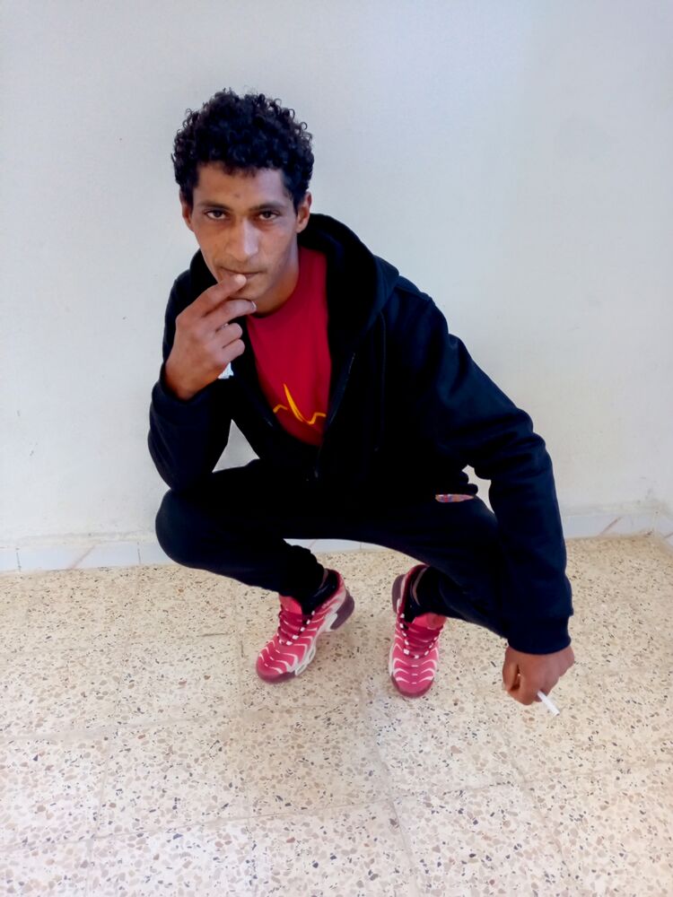  22809802  Marwen, 32 ,    