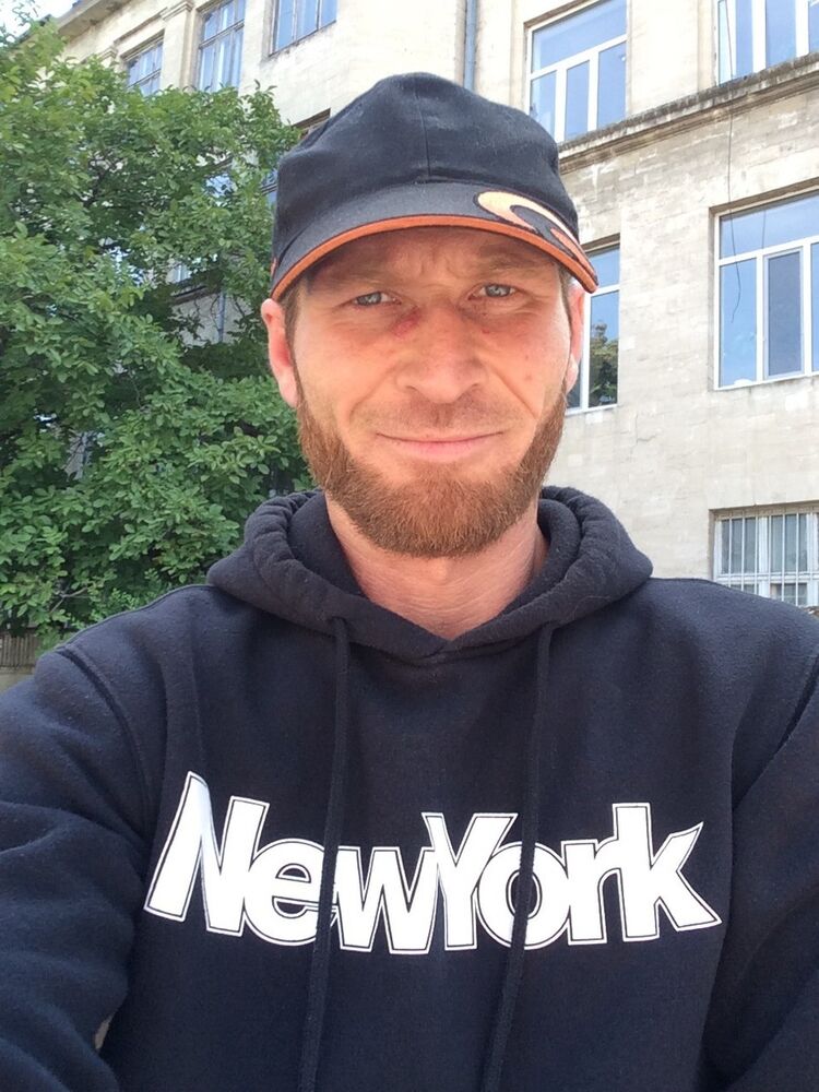  17898002  Vitalii, 45 ,    