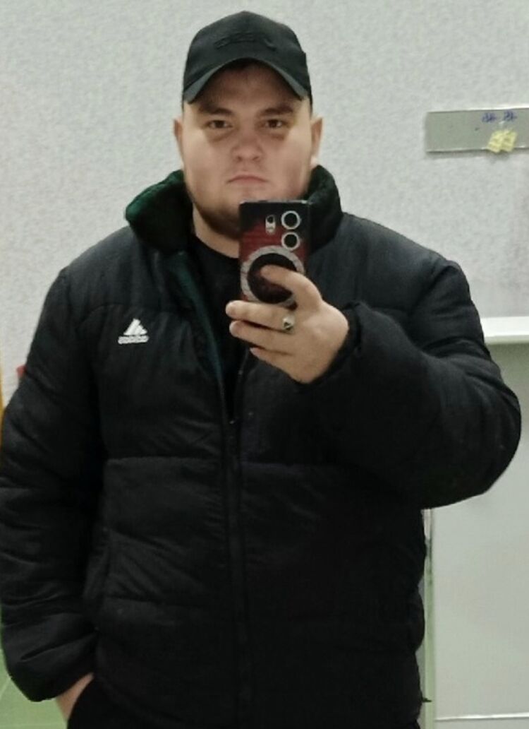  42053752  Petr, 23 ,    