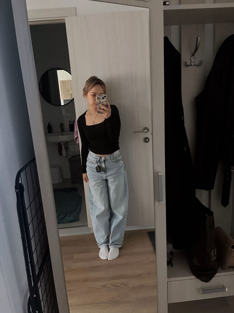  53256392  Anna, 21 ,    
