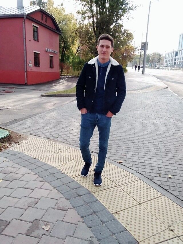  18689562  , 27 ,    