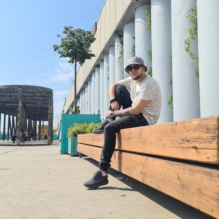  38083362  Vadik, 35 ,    