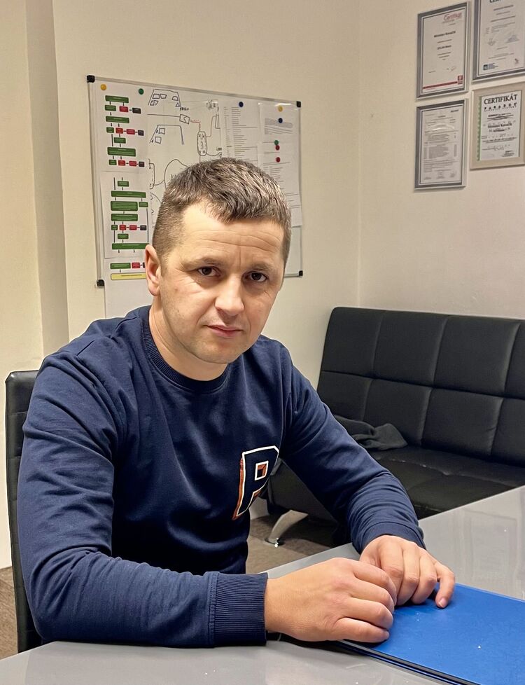  32214522  Vasil, 42 ,    Praha
