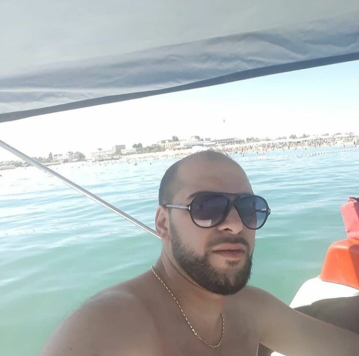  23732582  Amir, 39 ,    