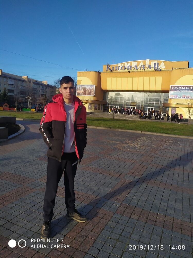  18570272  Leonid, 27 ,    