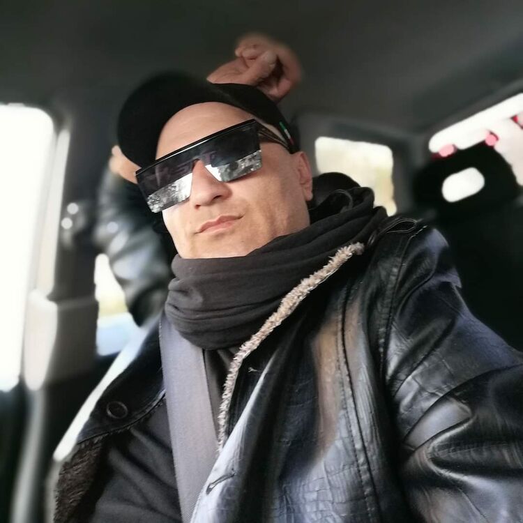  23809232  Irakli, 45 ,    