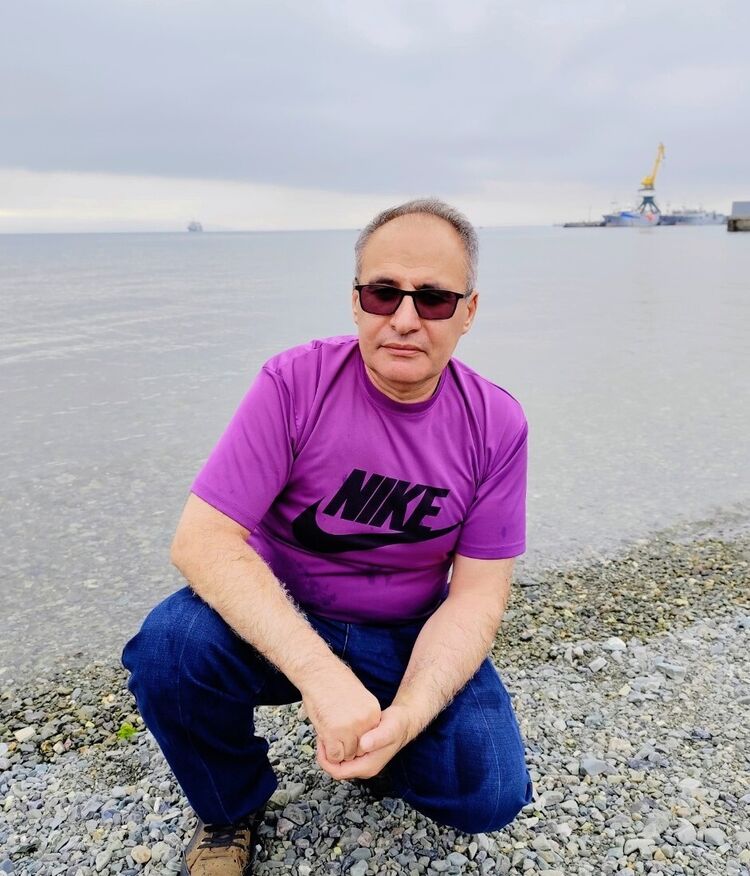  53081102  Hakan, 51 ,    -