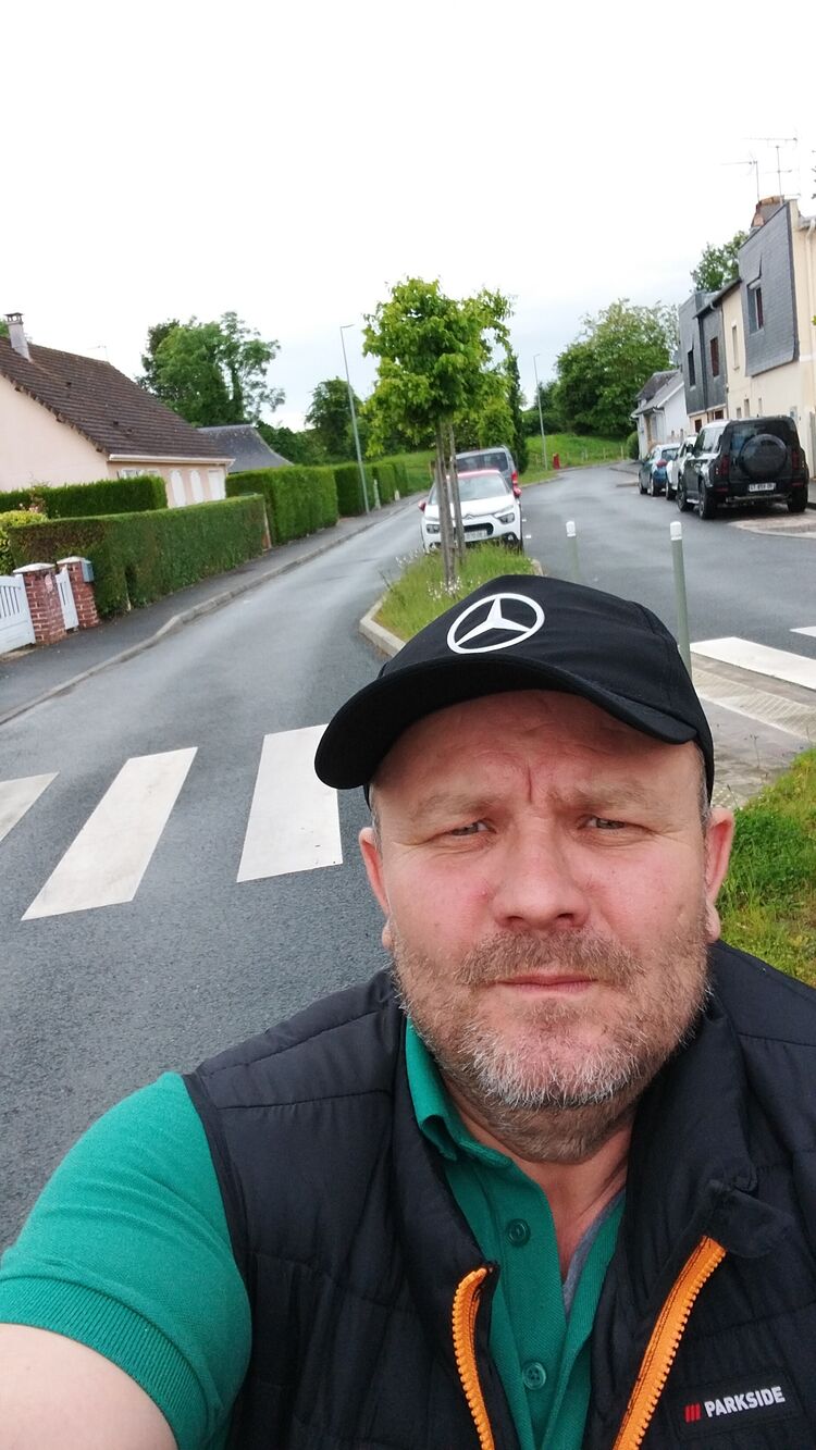 45880132  Costea, 49 ,    Sartrouville