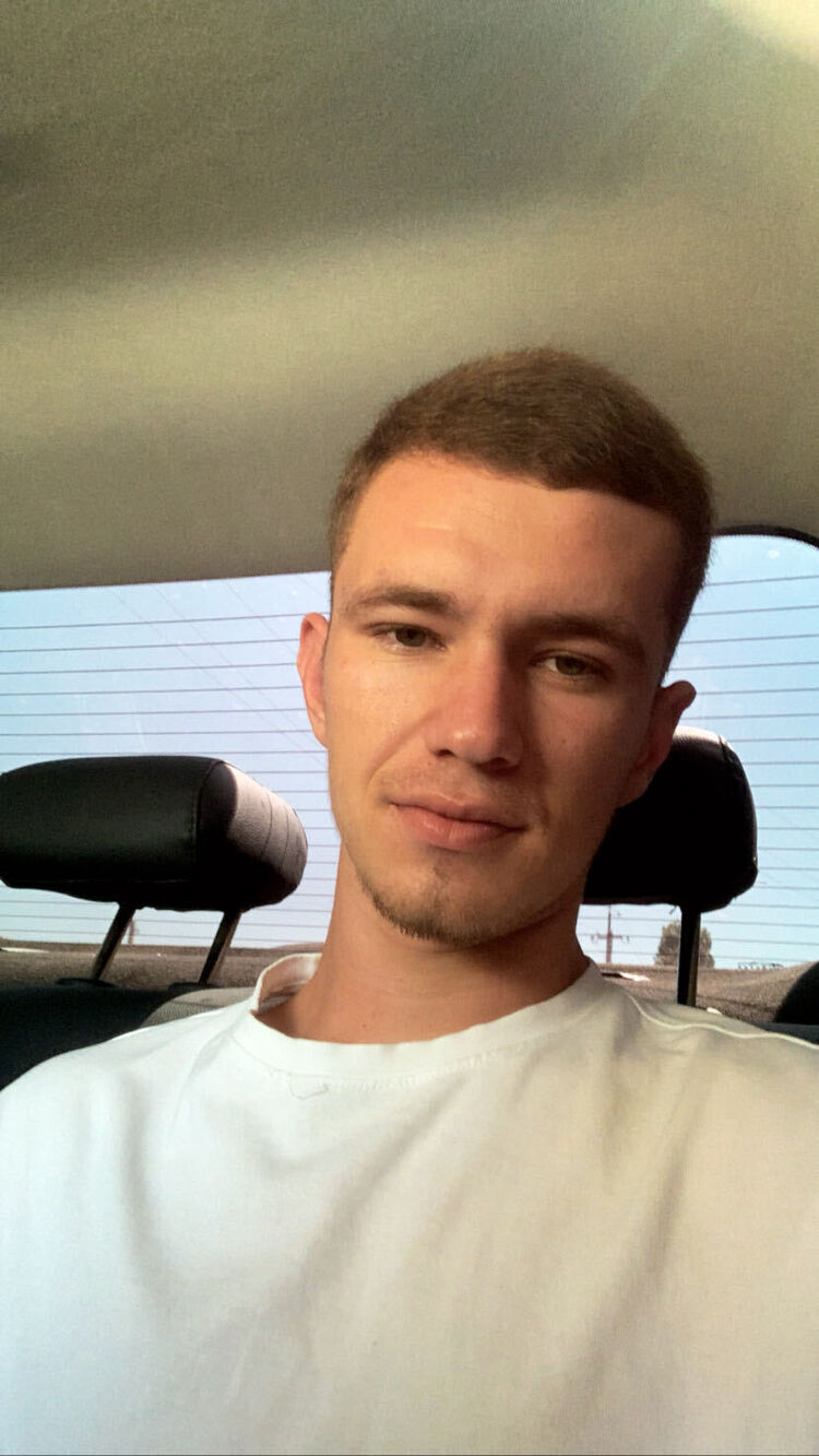  ,   Vladislav, 24 ,   ,   