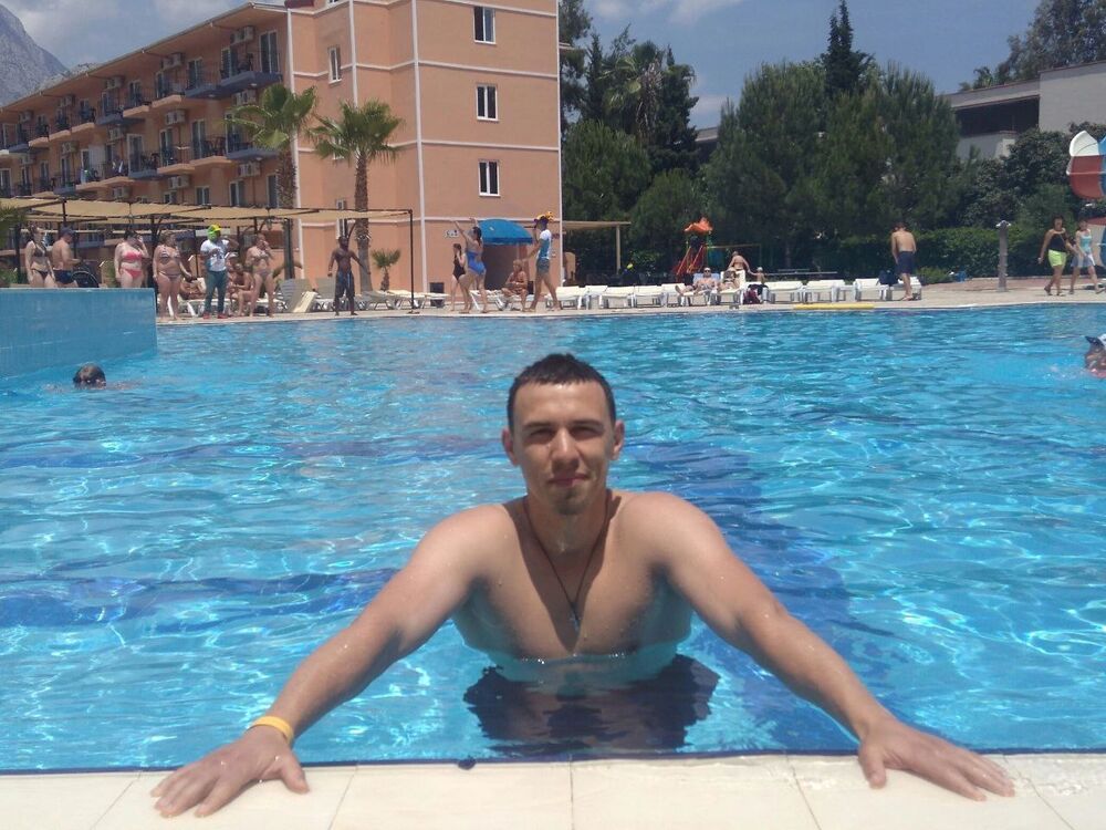  29812182  Rostyslav, 32 ,    