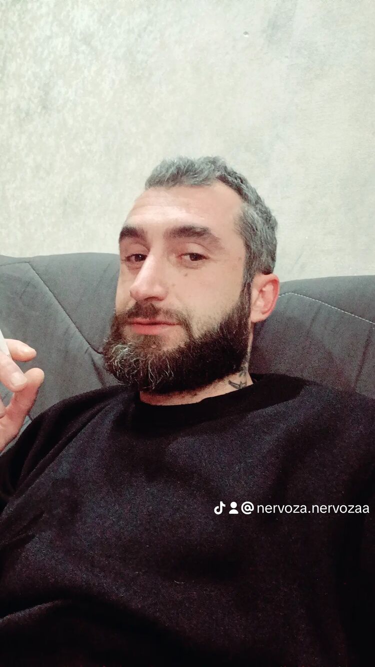  48435602  Irakli, 32 ,    