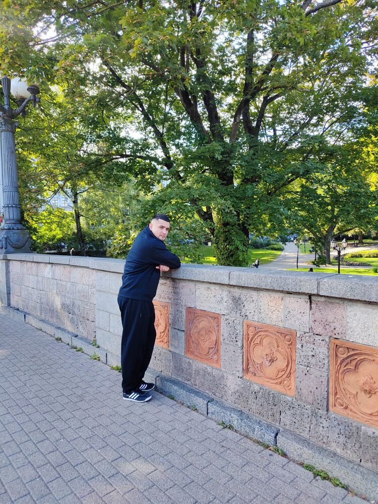  53830502  Muiz, 27 ,    