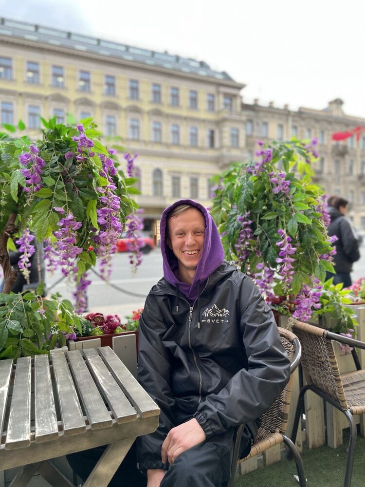  44442562  , 33 ,    -