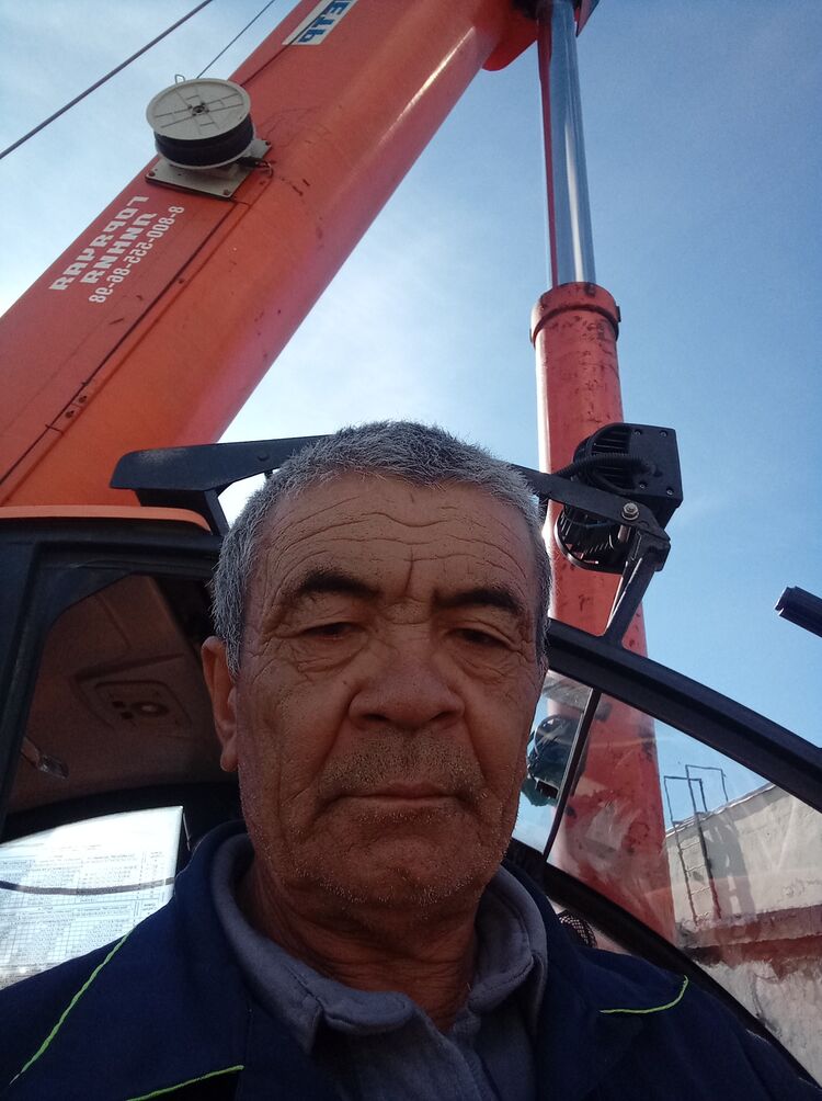 44203902  , 57 ,    