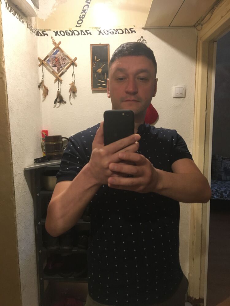  35253982  Peter, 32 ,    
