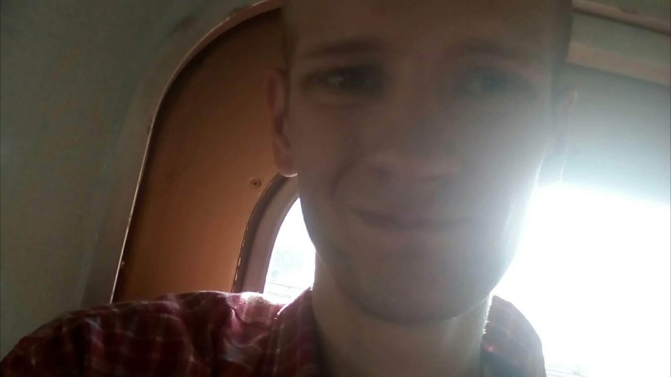  54447132  Anton, 33 ,    