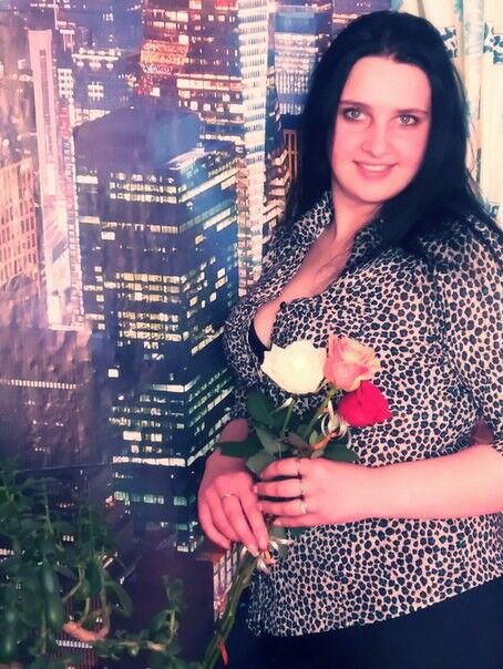  ,   Elena, 32 ,  