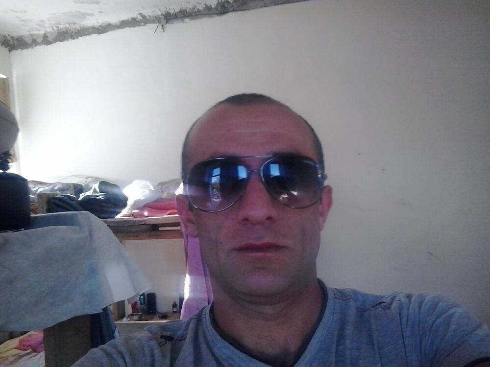  7805912  Avik, 37 ,    