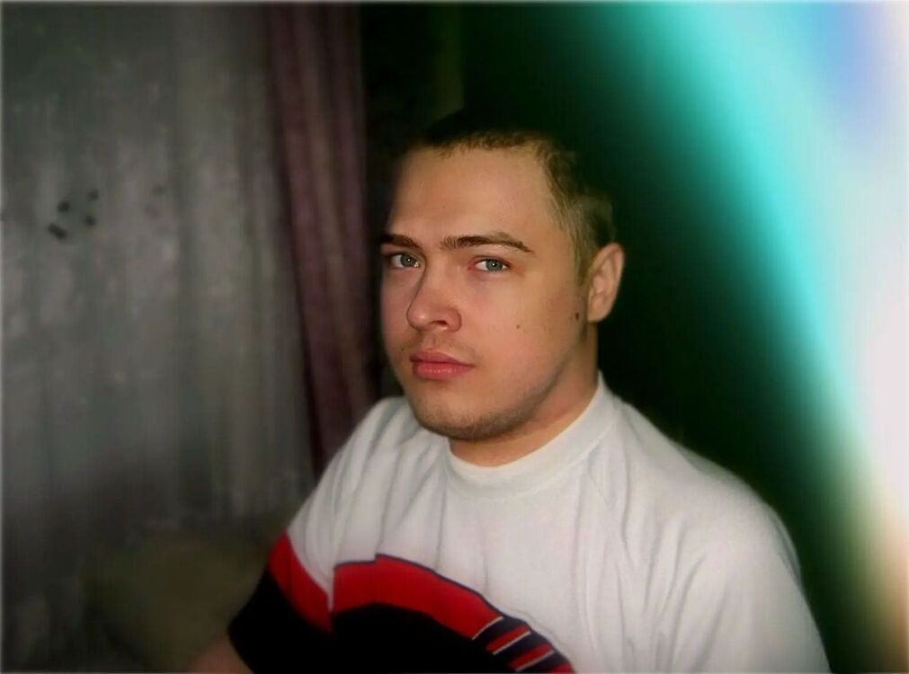  32512772  Roman, 40 ,    