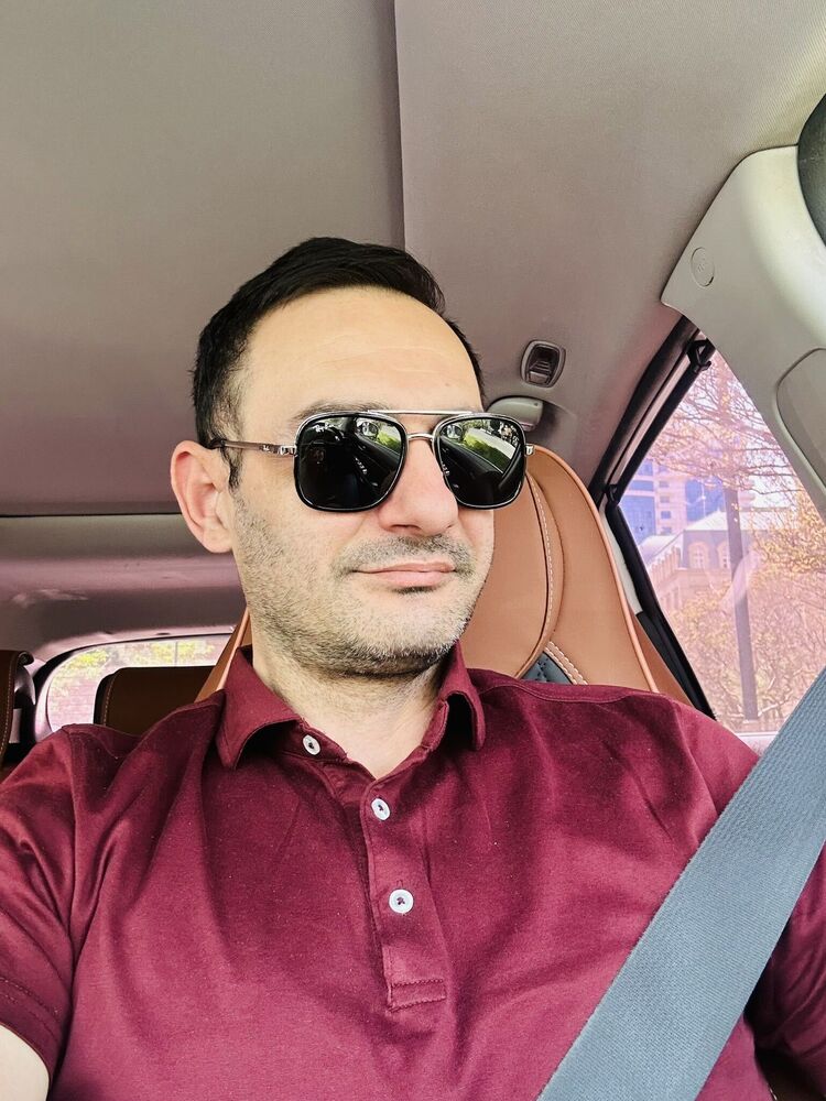  44263702  Niko, 40 ,    